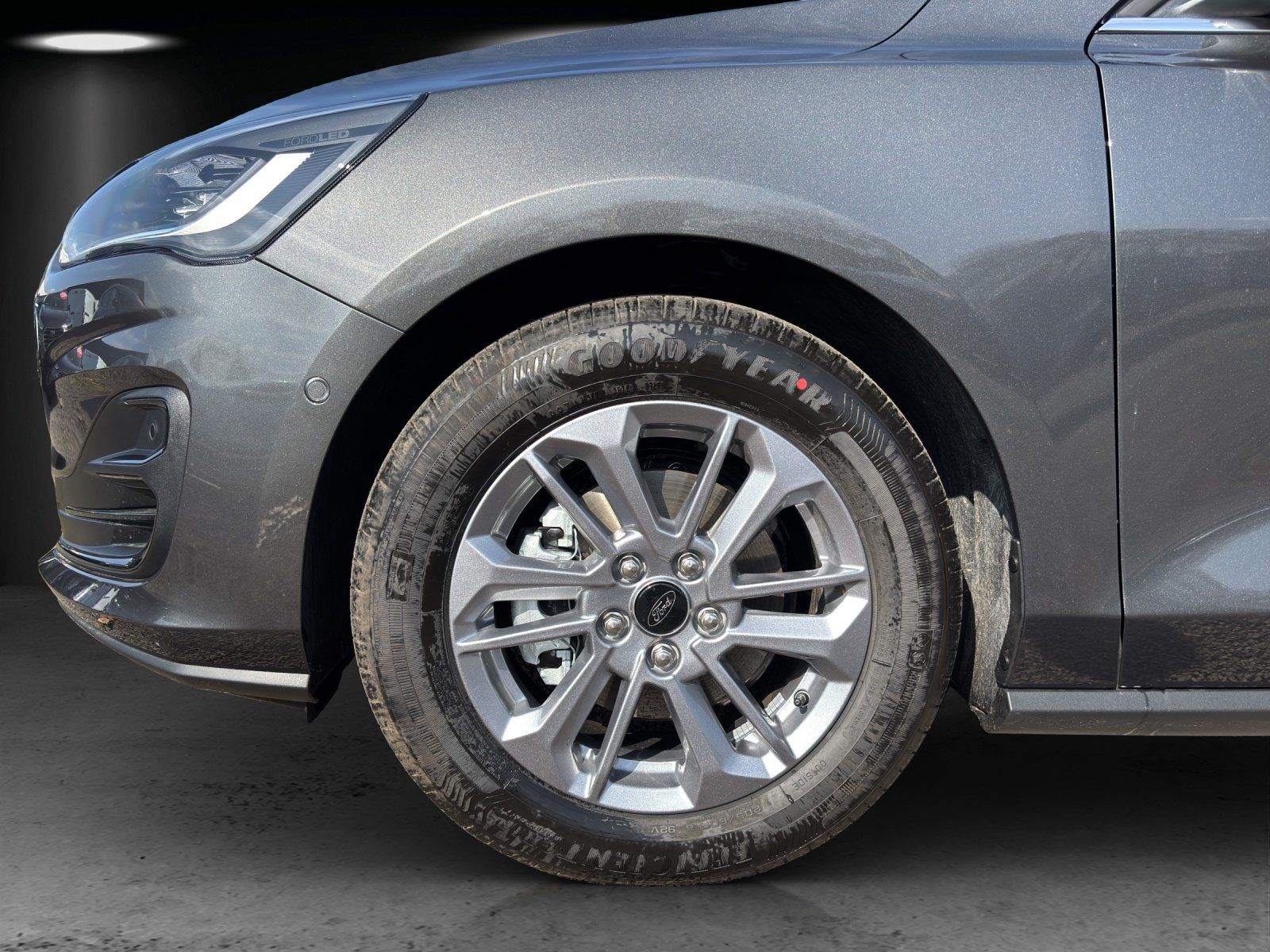 Fahrzeugabbildung Ford Focus Turnier Titanium X 155PS B&O eCall Winter