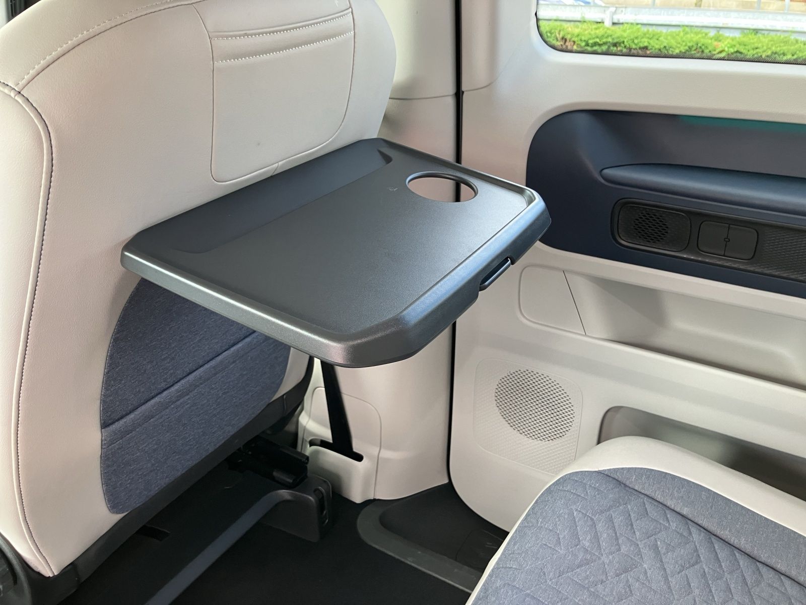 Fahrzeugabbildung Volkswagen ID.Buzz Pro Matrix AHK Navi ACC