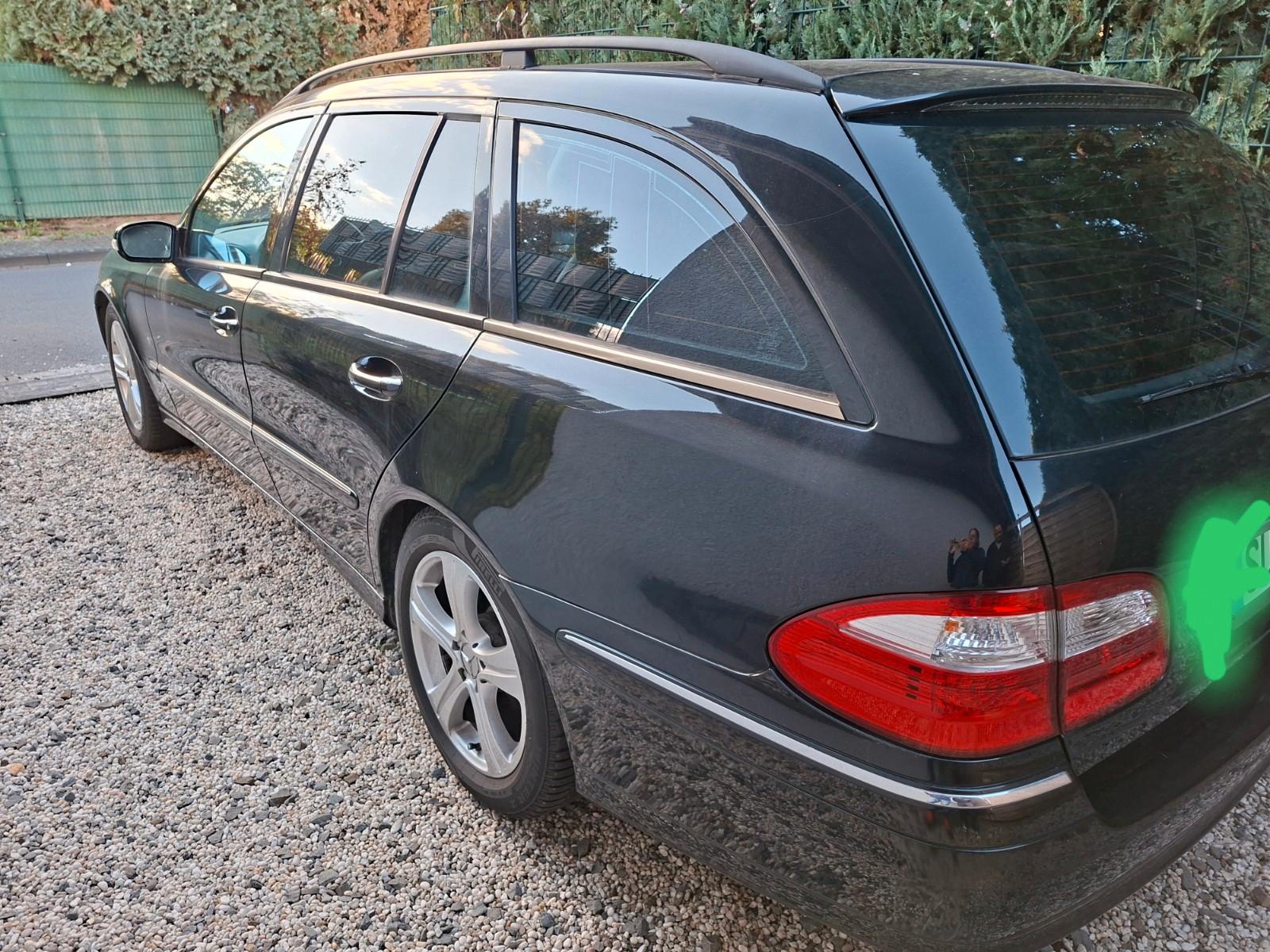 Mercedes-Benz E200 2004 — салон