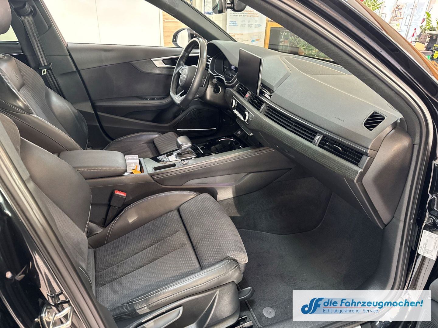 Fahrzeugabbildung Audi A4 Avant 35 TDI S line Navi Leder *EXPORT