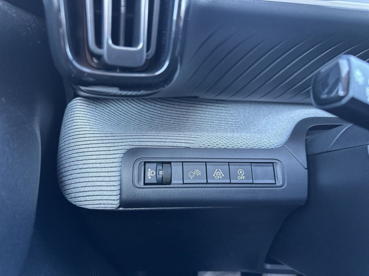 Fahrzeugabbildung Citroën C3 Aircross Turbo 100 PLUS - mit KI generiert/bearbeitet