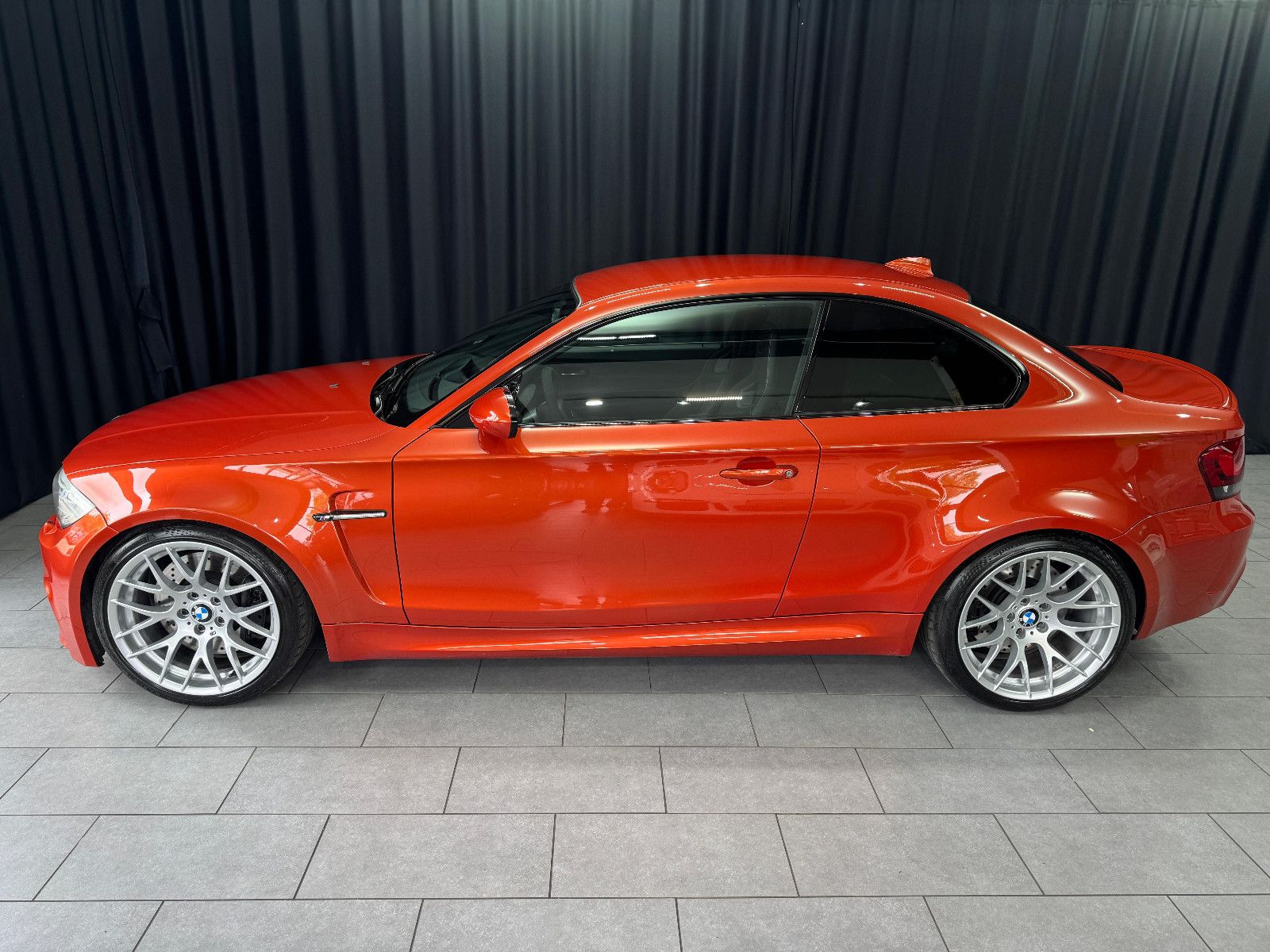 Fahrzeugabbildung BMW 1er M Coupe|H&K|AKRA|PERFORMANCE SITZE|DREXLER|