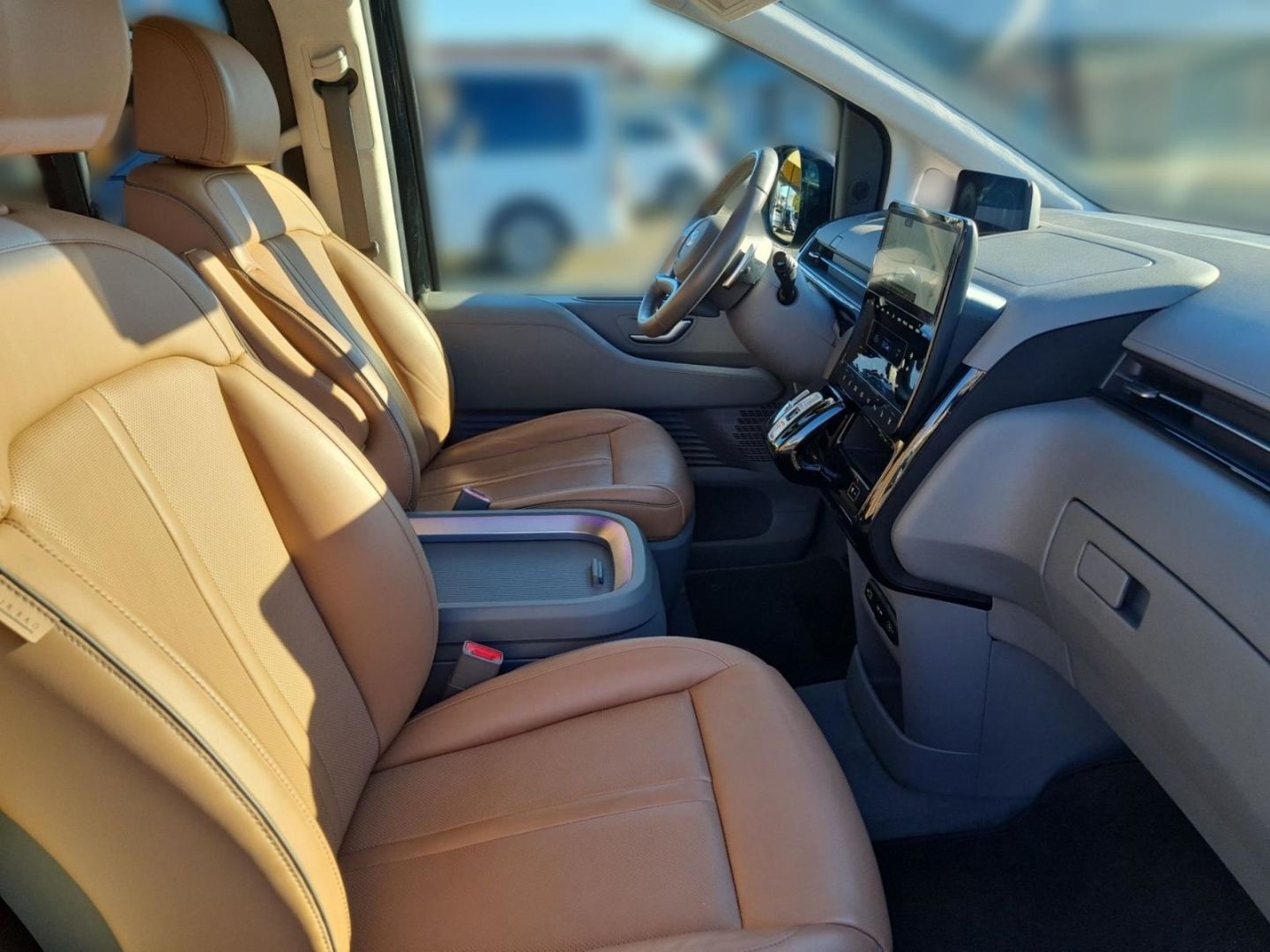 Fahrzeugabbildung Hyundai STARIA Signature 2.2 CRDi 7-Sitzer BOSE+AHK+360°