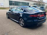 Jaguar XE R-Dynamic - blaue Jaguar XE