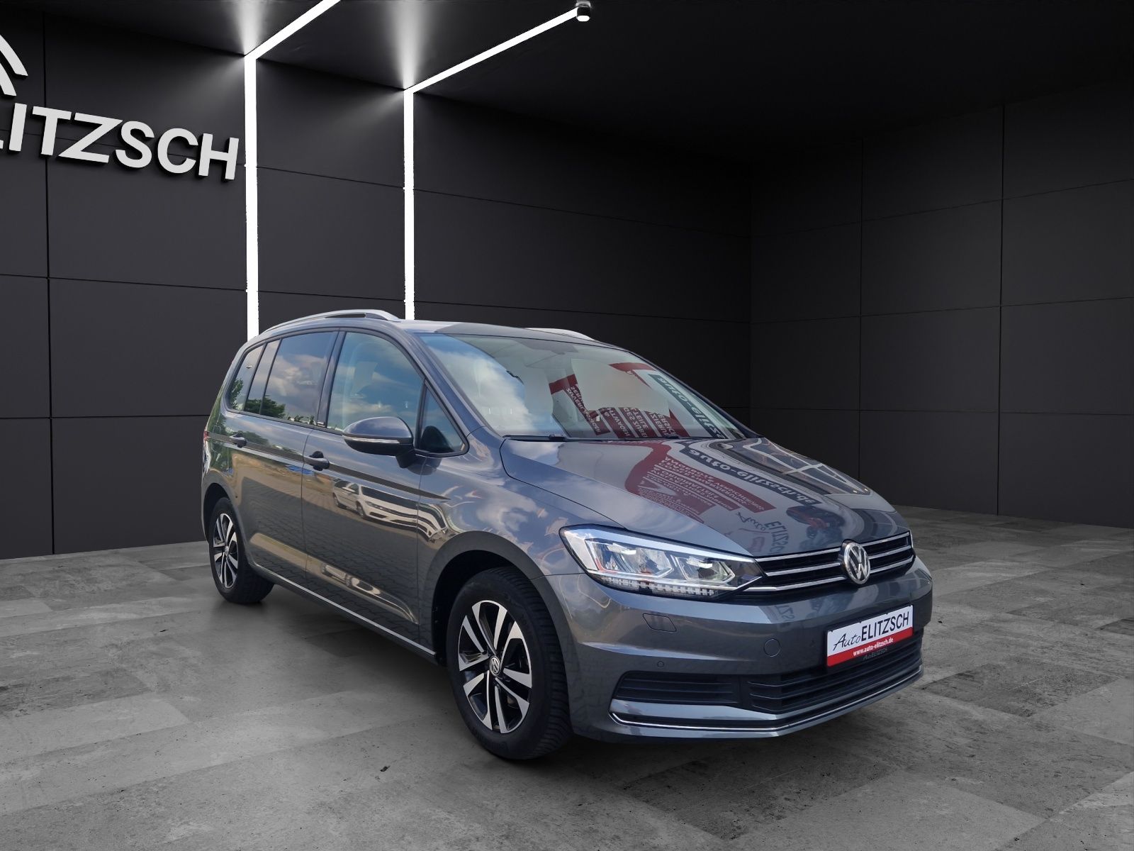 Fahrzeugabbildung Volkswagen Touran United TSI LED ACC SHZ 7-Sitzer RearView