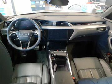 صورة 5 لـ 2023 AUDI Q8 E-TRON