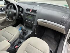 Fahrzeugabbildung Skoda Octavia 1.6 Combi Ambiente / Navi Klima PDC GSD