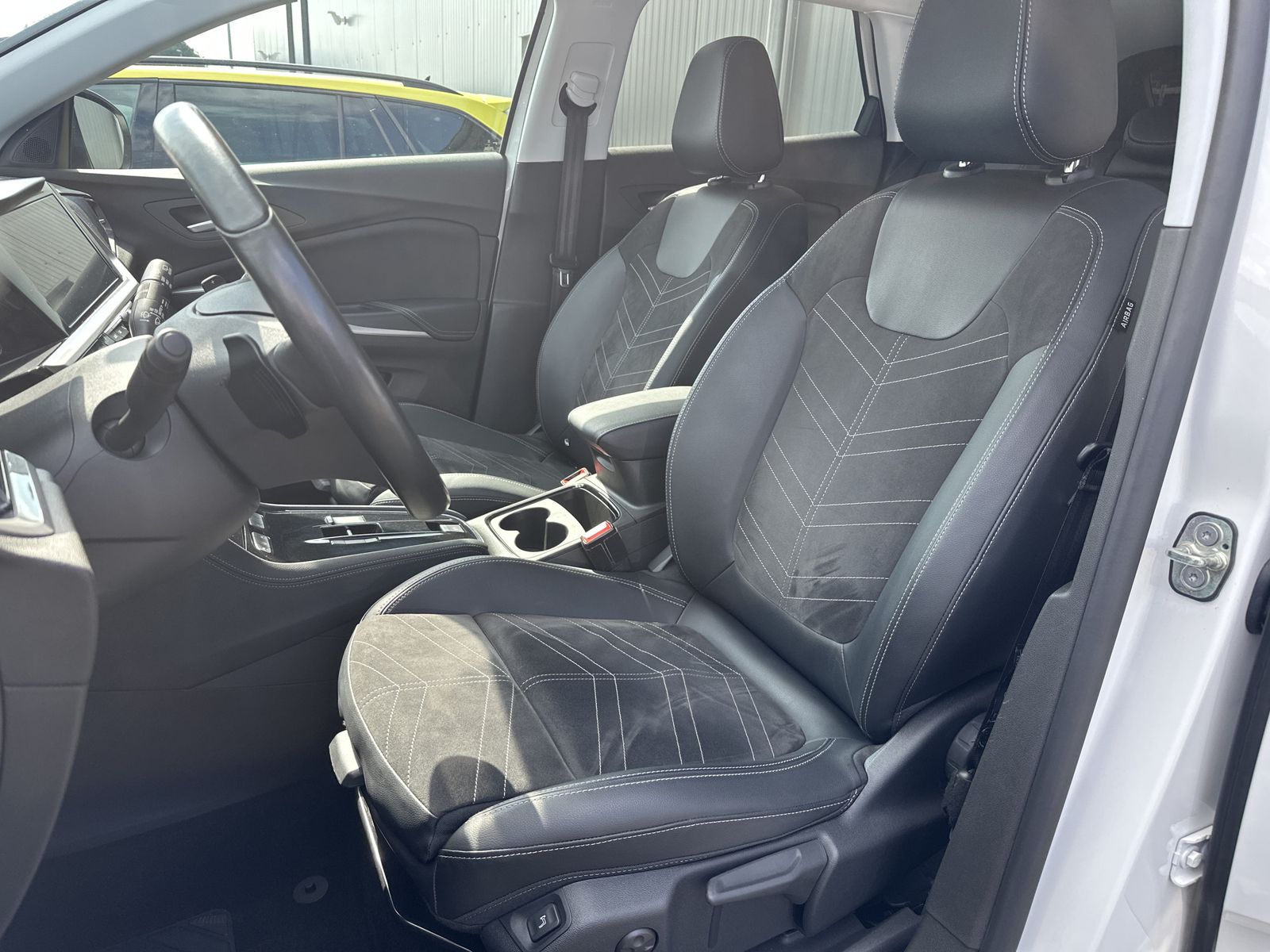 Fahrzeugabbildung Opel Grandland (X) 1.5 D Elegance NAV+MATRIX+ACC+AHK
