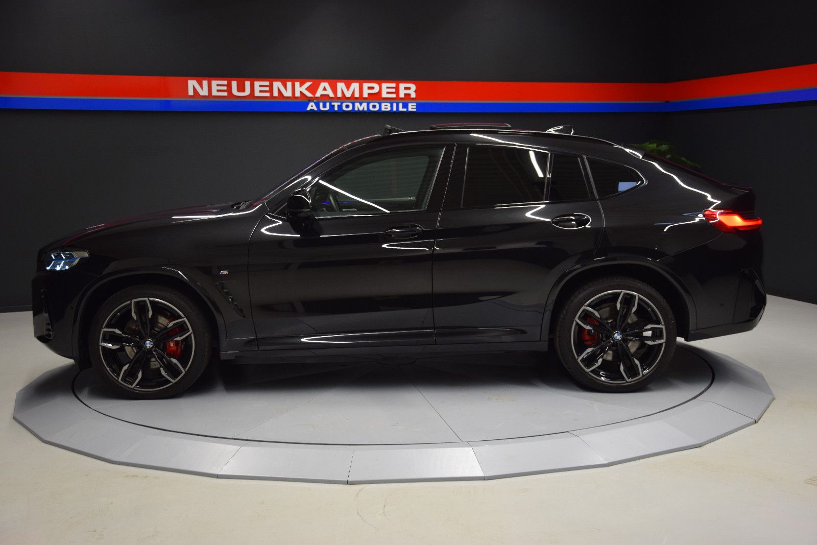 Fahrzeugabbildung BMW X4 M40i xD Laser Pano ACC h/k AHK 360° 21"Memory