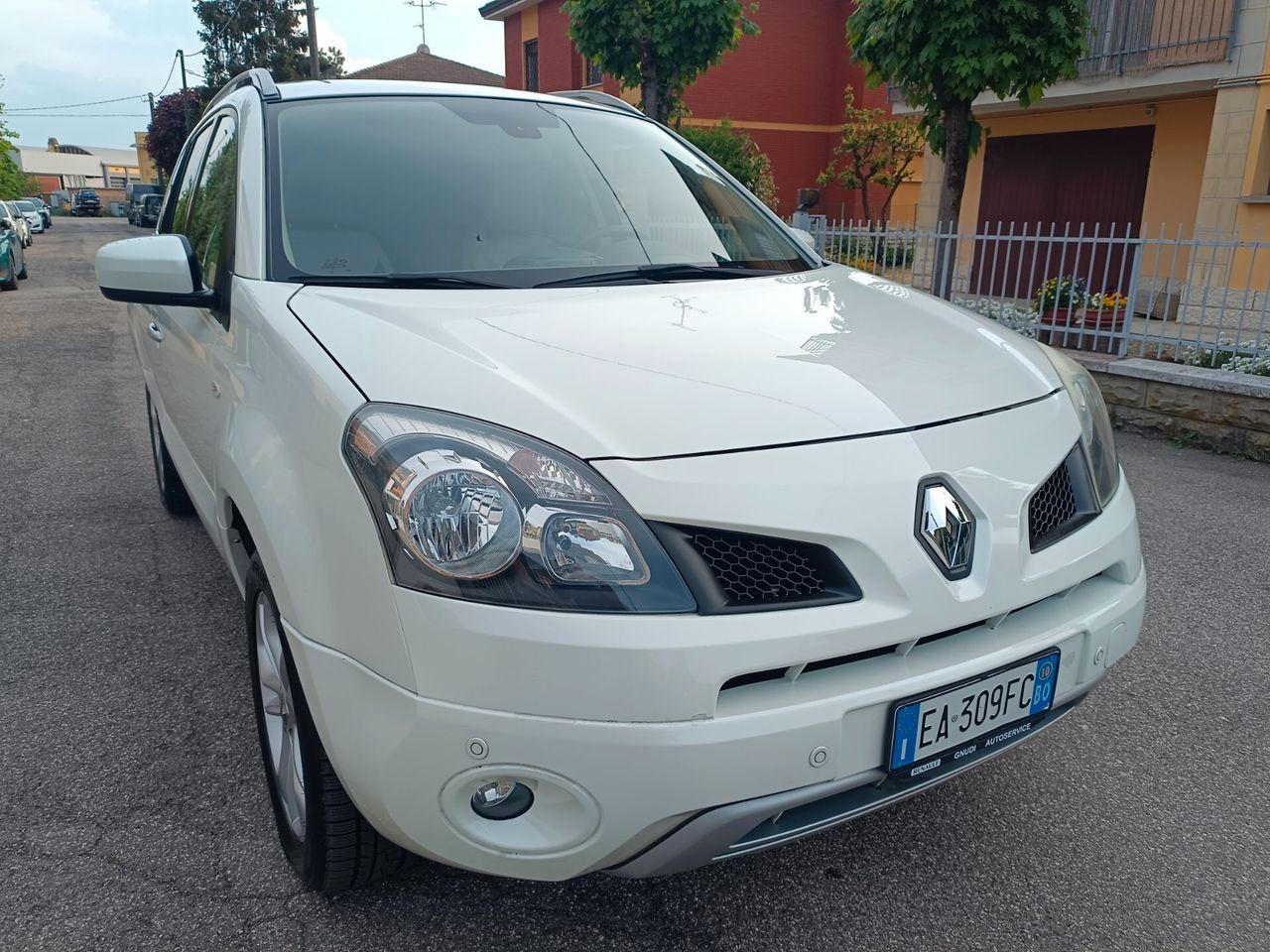 Renault Koleos 2010 — rear view
