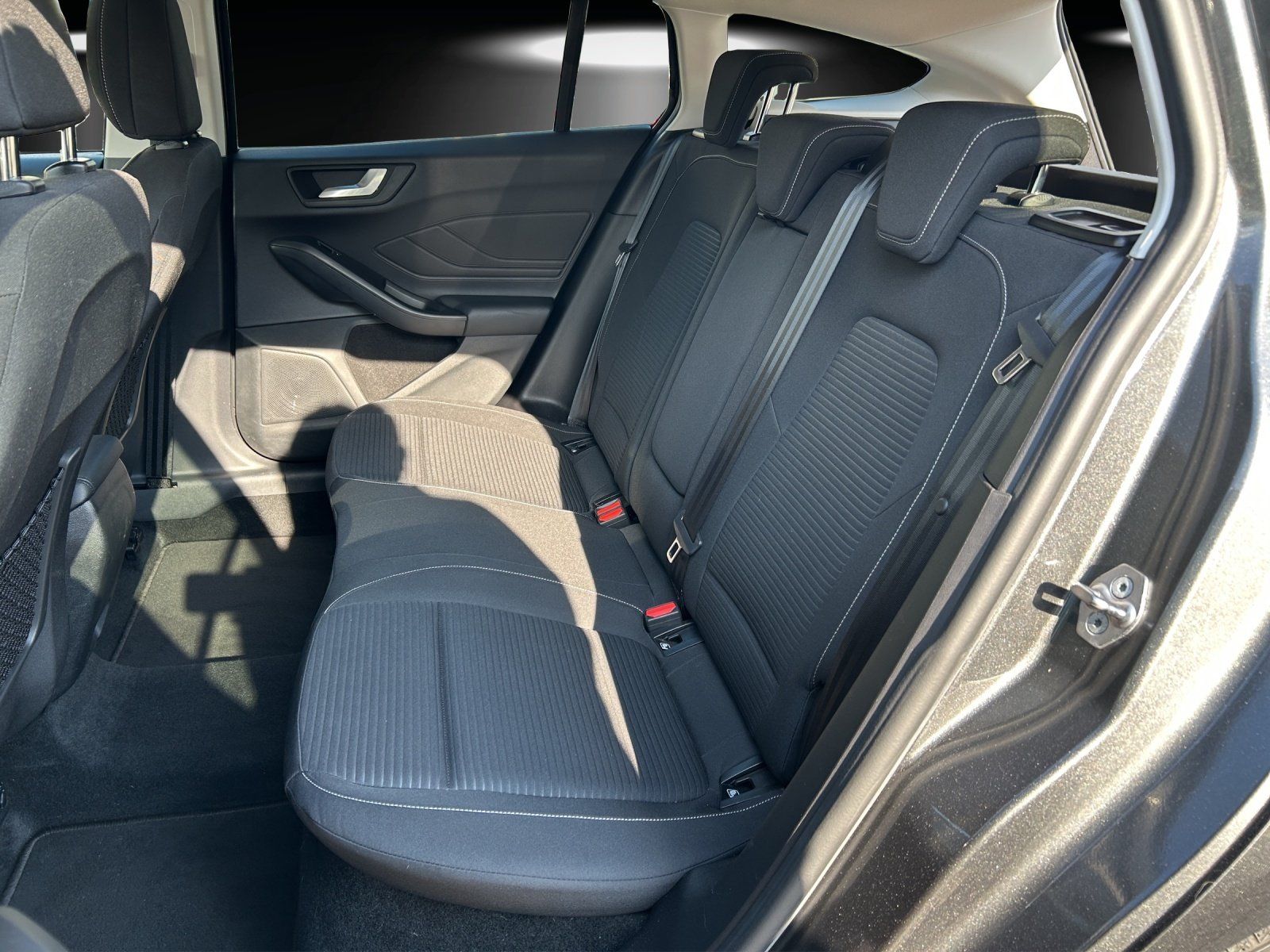 Fahrzeugabbildung Ford Focus 1.0 EcoBoost Titanium Kamera/Navi/LED