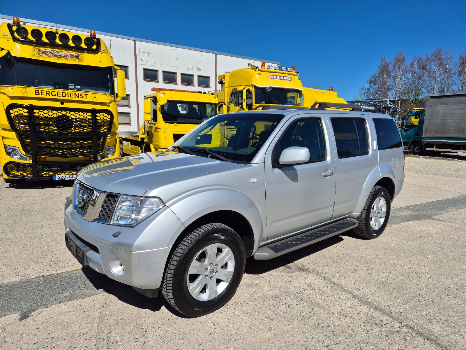 Nissan Pathfinder 2.5 dCi LE Executive-Paket / AHZV