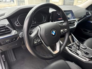 BMW 320i xDrive Limousine Sport Line DAB LED Shz