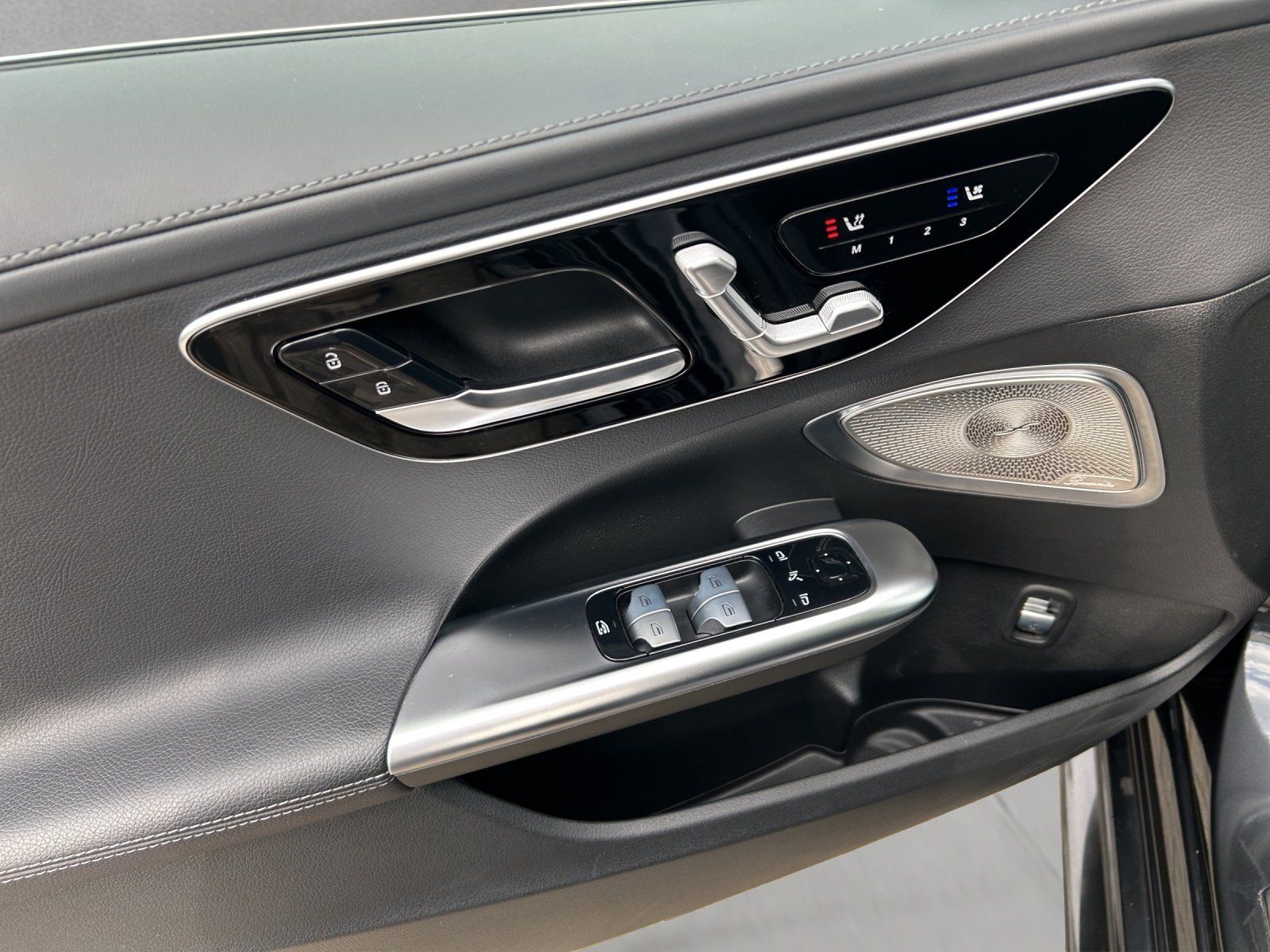 Fahrzeugabbildung Mercedes-Benz C300d T AMG Pano DISTRO DigiLED Busines AHK Memo