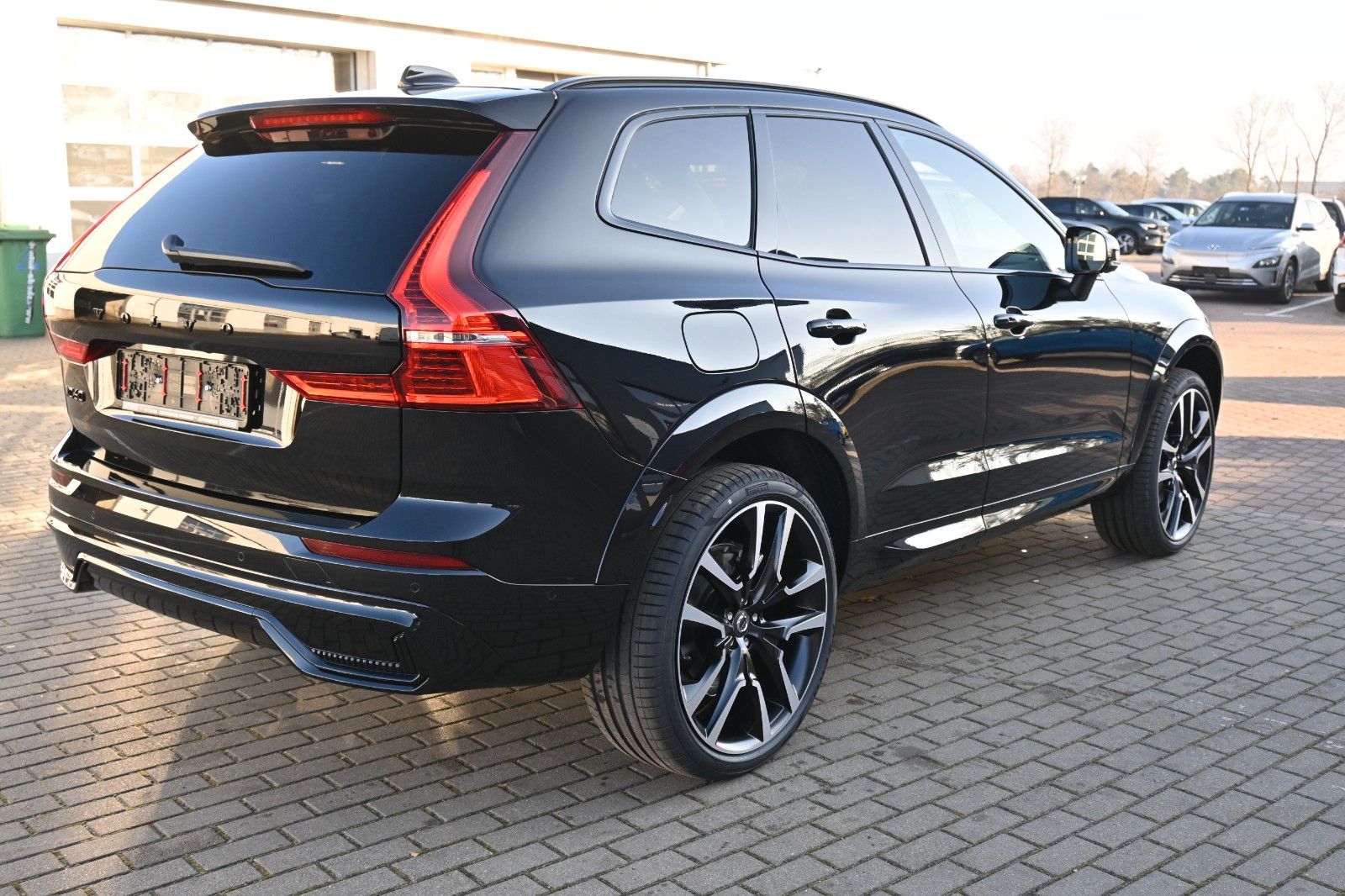 Fahrzeugabbildung Volvo XC60 B5 AWD Ultra Dark*LUFT*360°*ACC*AHK