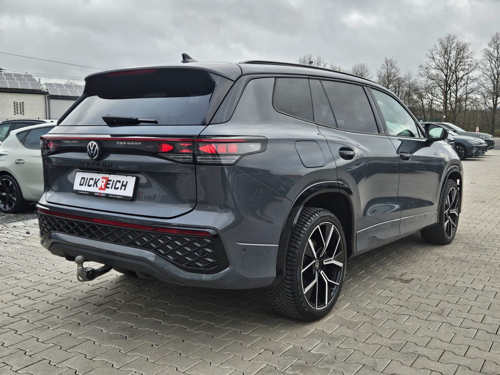 Fahrzeugabbildung Volkswagen Tayron 2.0 TDI 4M R-Line BLACK*7Si*MATRIX*PANO