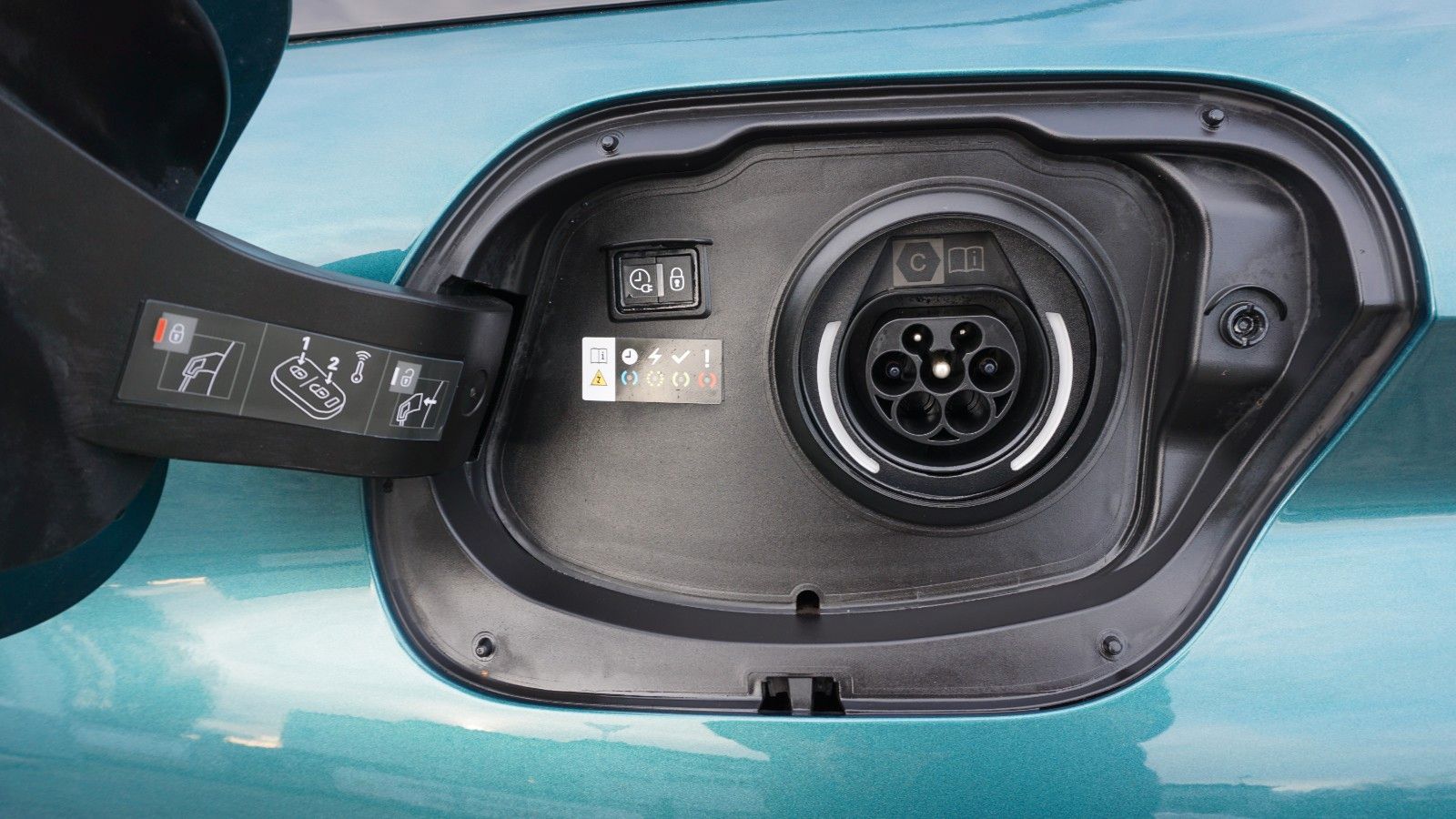 Fahrzeugabbildung Peugeot 308 SW Hybrid 180 Allure T.Leder,Navi,LED,SH,Kam