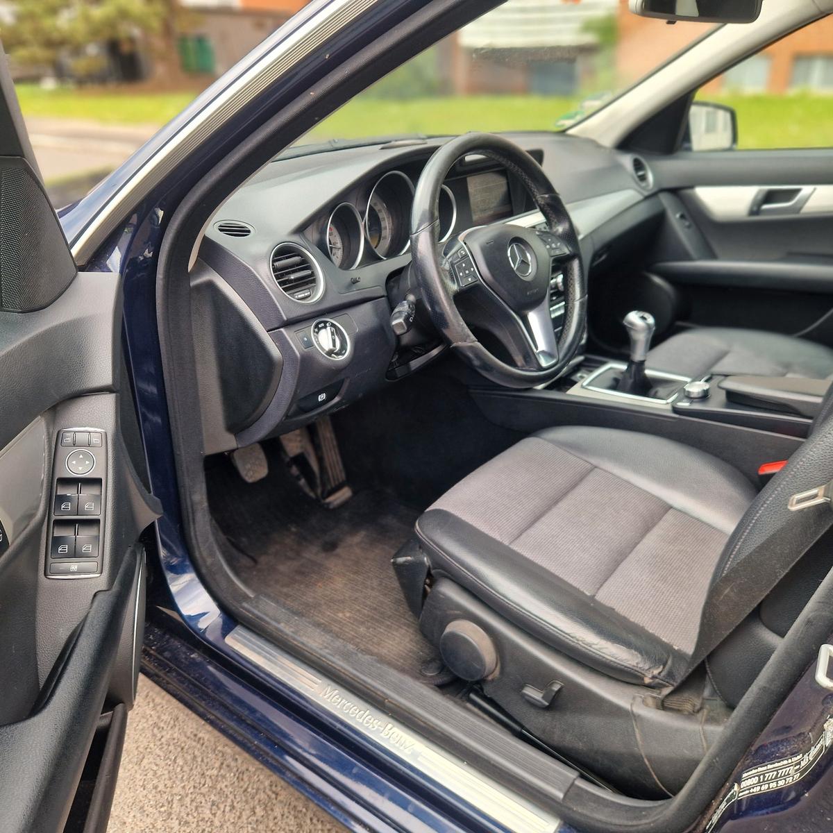 Mercedes-Benz C220 2012 — photo 7
