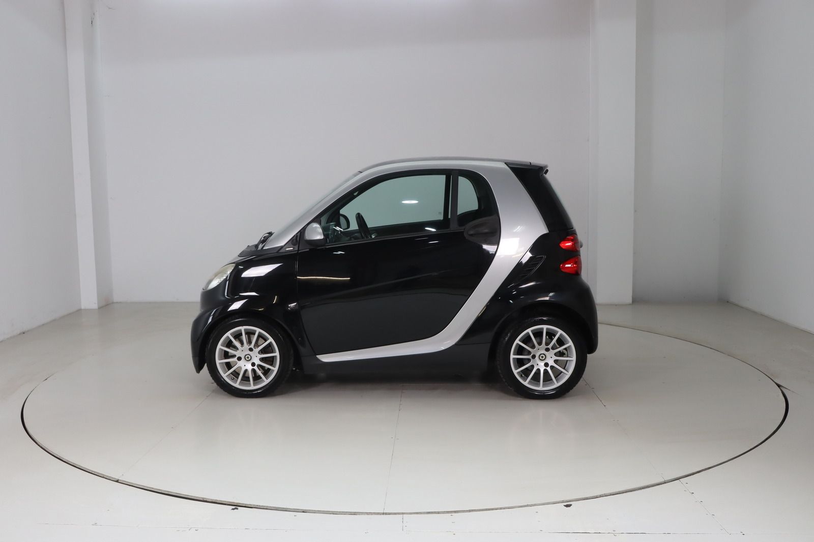 Fahrzeugabbildung Smart fortwo coupe 1.0 mhd passion