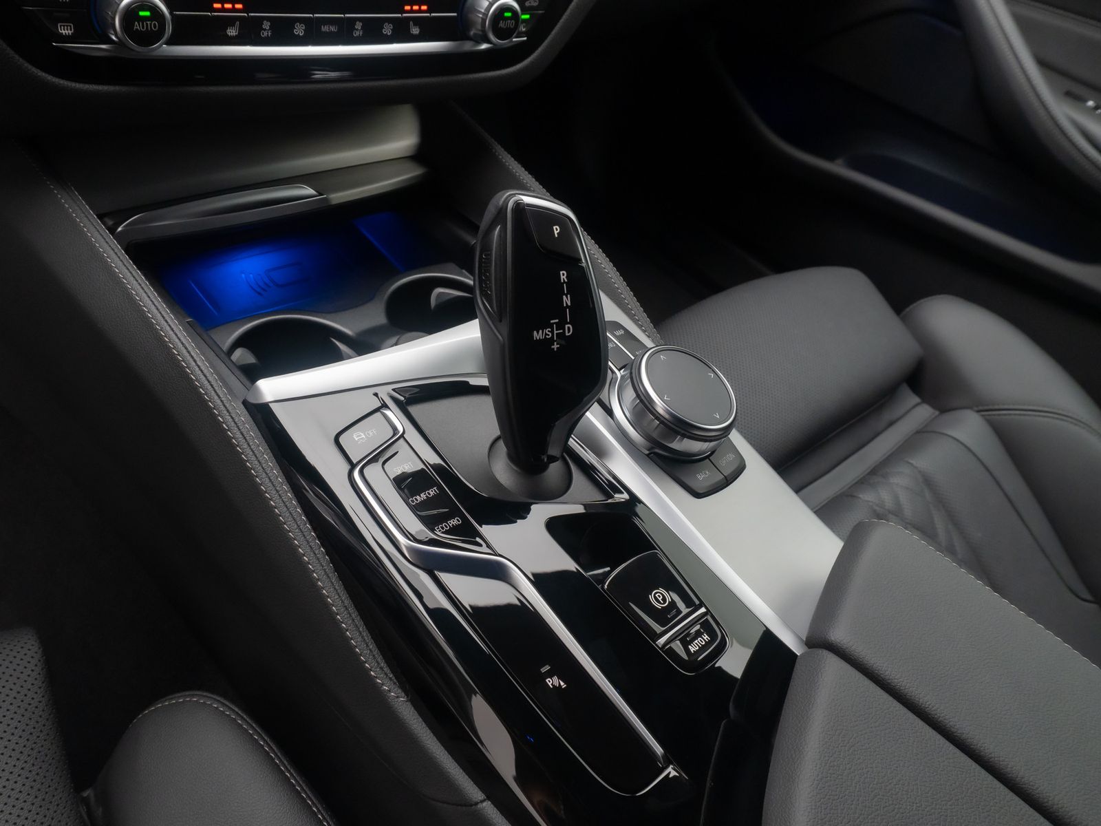 Fahrzeugabbildung BMW 520d xD M Sport HUD Kamera DAB Alarm AHK 18Zoll