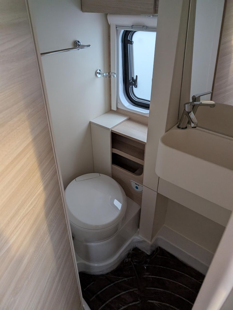 Fahrzeugabbildung Eura Mobil Van V 595 HB Markise, Automatik, Fahrassistenzp.