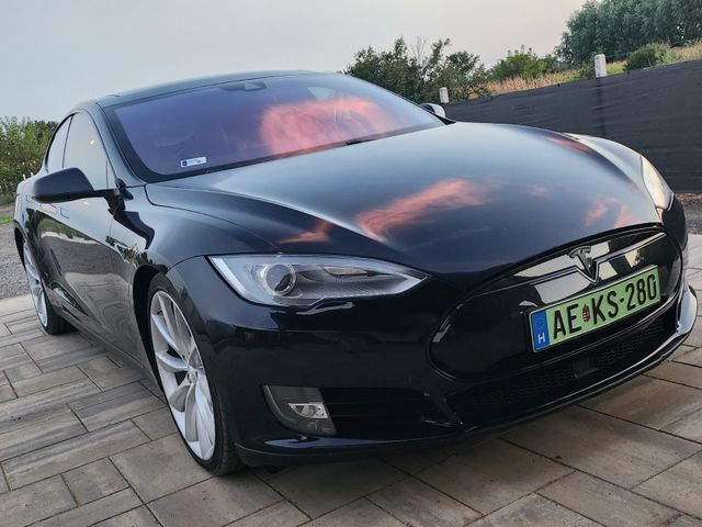 Tesla Model S 85 -