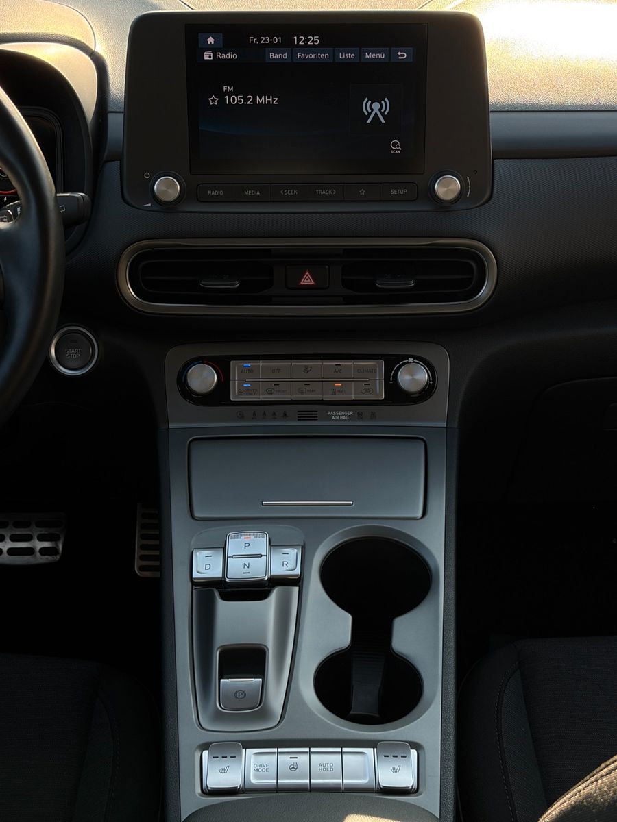 Fahrzeugabbildung Hyundai Kona Select Elektro ACC LKAS PDC CAM SHZ CarPlay