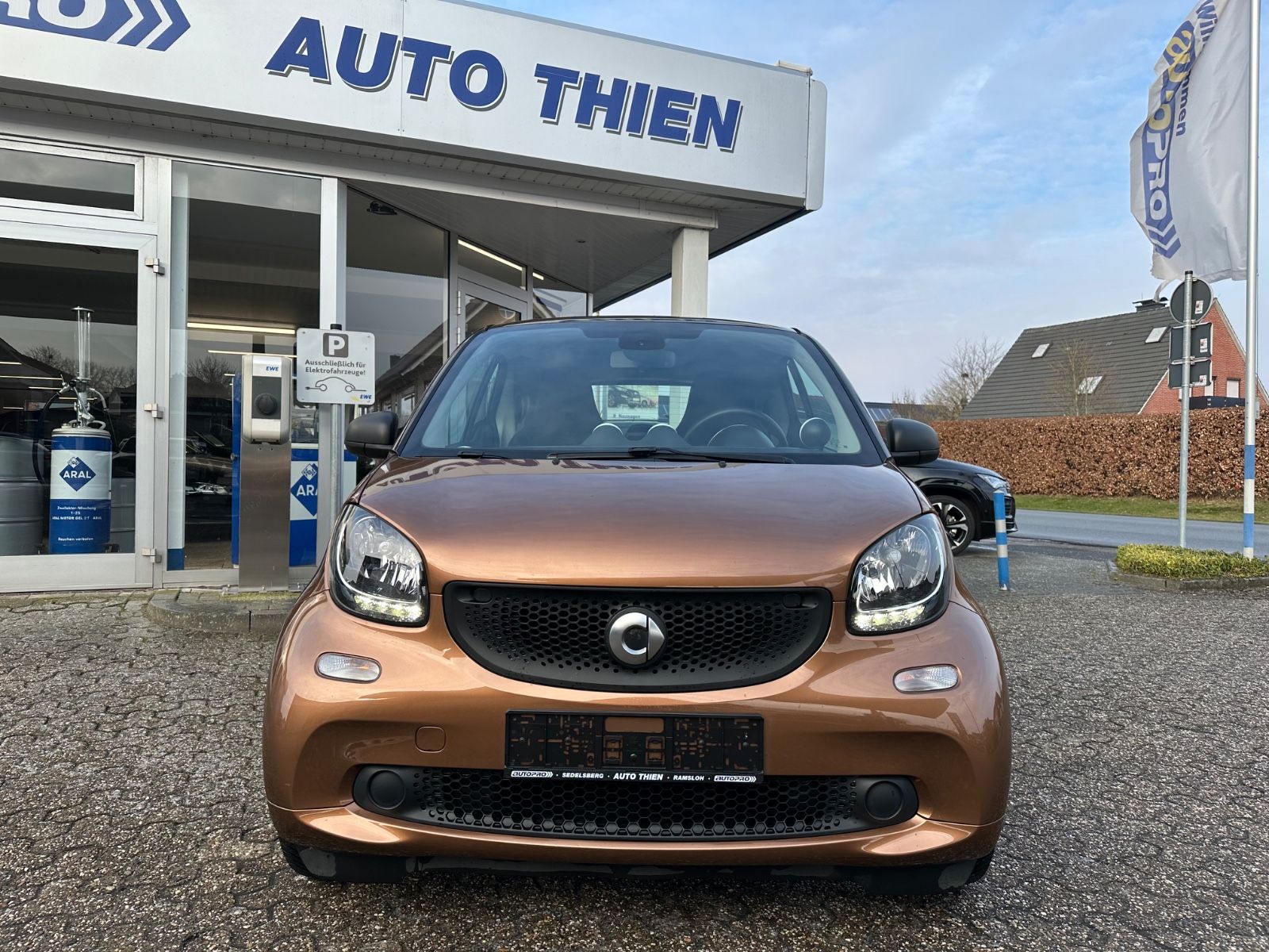Fahrzeugabbildung Smart ForTwo coupe Pano/SHZG/GJR/Audio/hazelbrown
