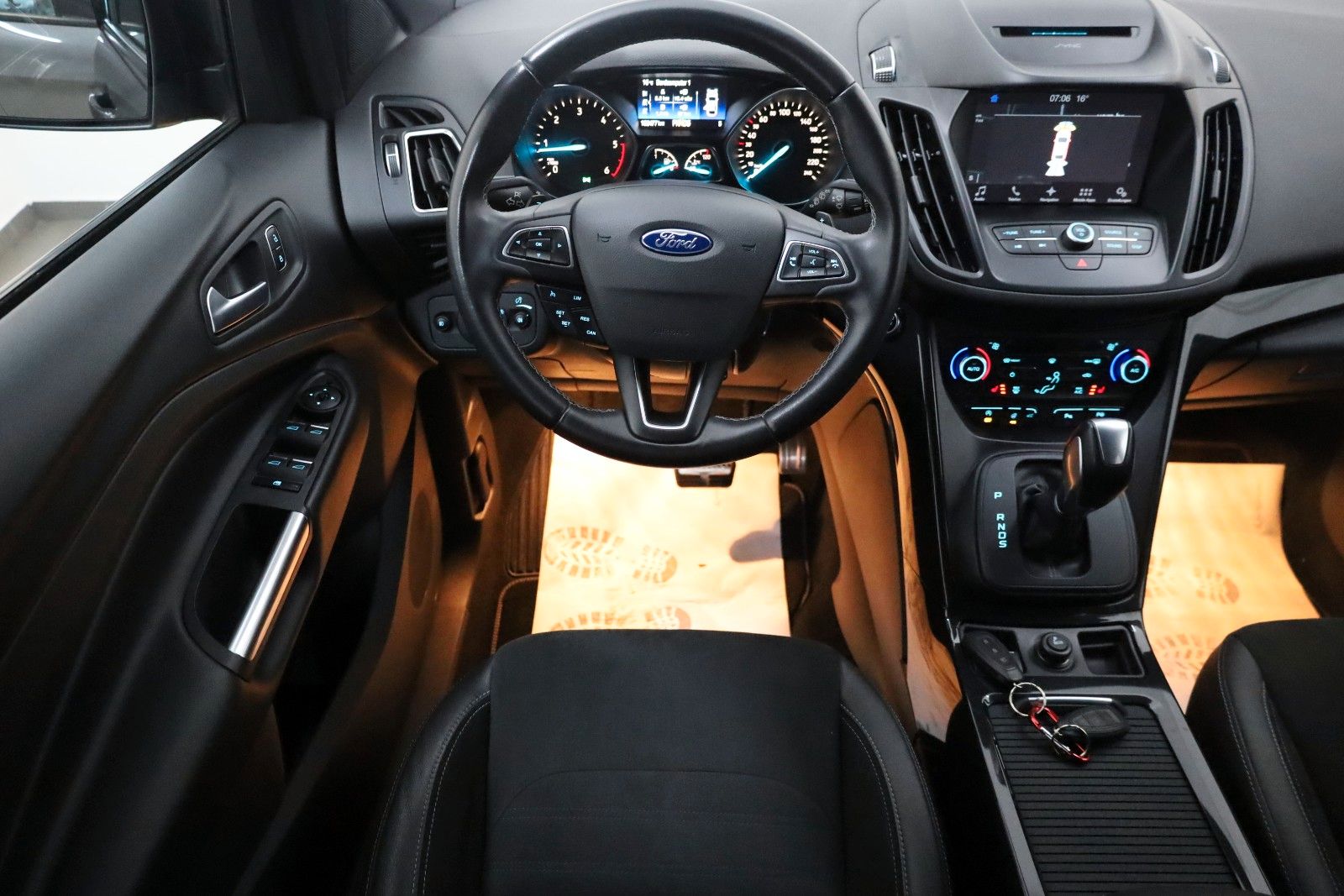 Fahrzeugabbildung Ford Kuga ST-Line 4X4, T.Leder,Navi,Kamera, AHK,SR+WR