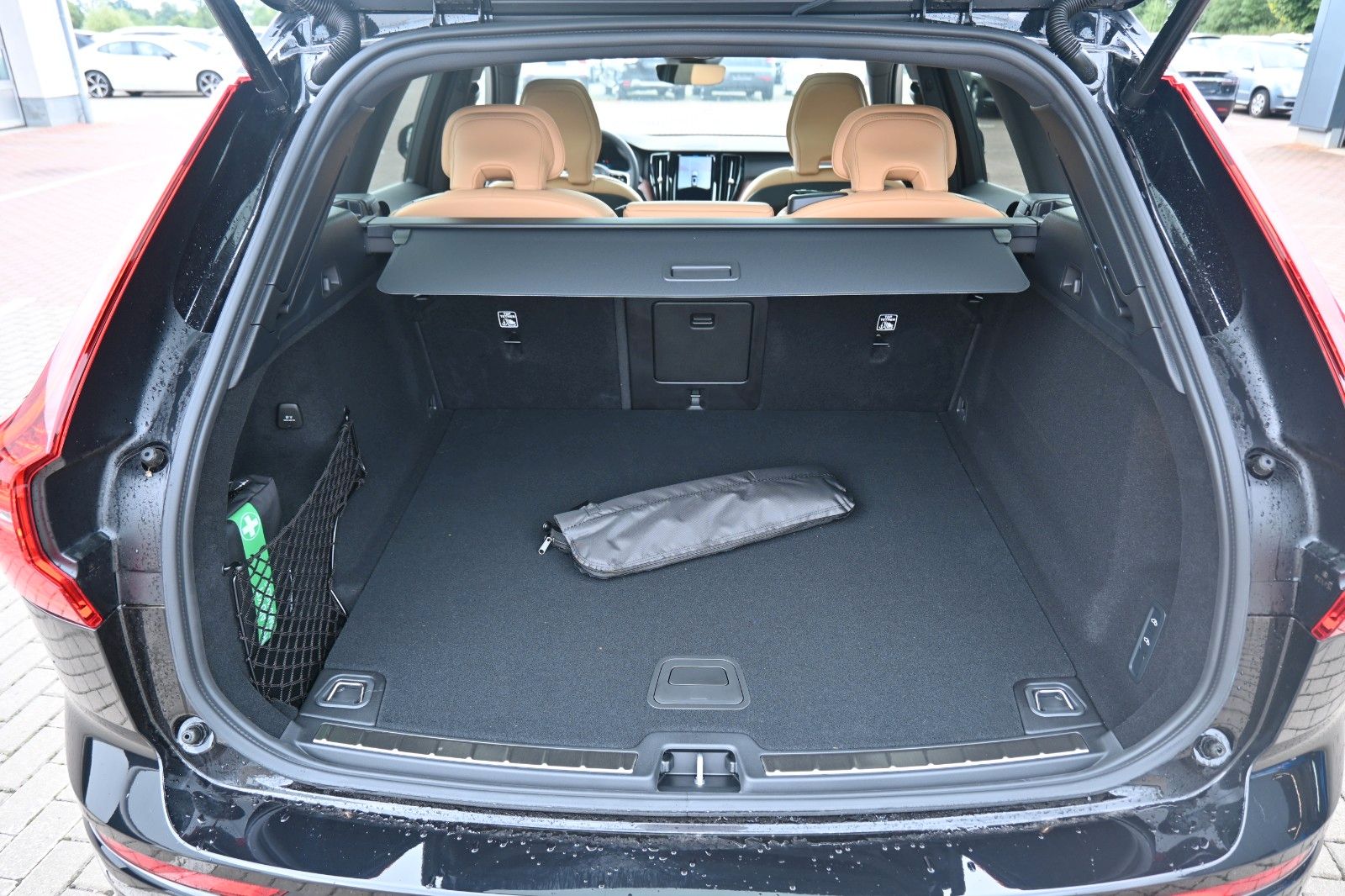 Fahrzeugabbildung Volvo XC60 B4 D AWD Ultimate Dark*STDHZG*360°*LUFT*ACC