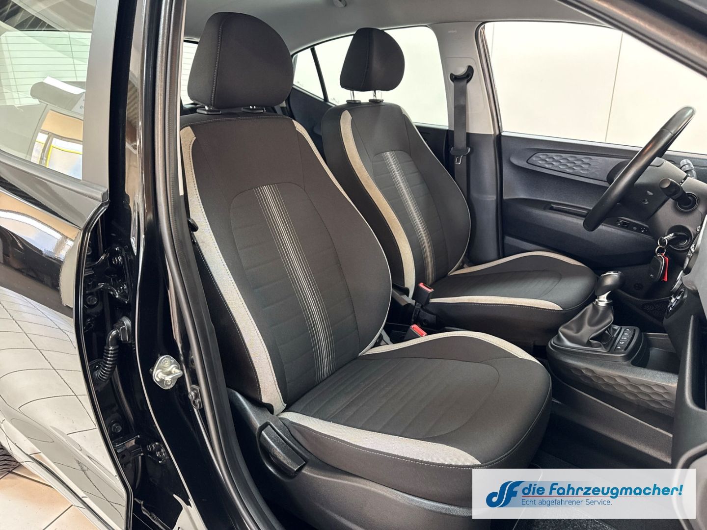 Fahrzeugabbildung Hyundai i10 Trend Navi Apple CarPlay Android Auto Musiks