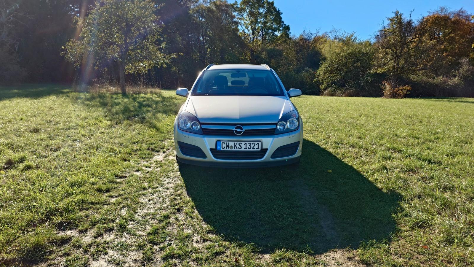 Opel Astra 2005 — rear view