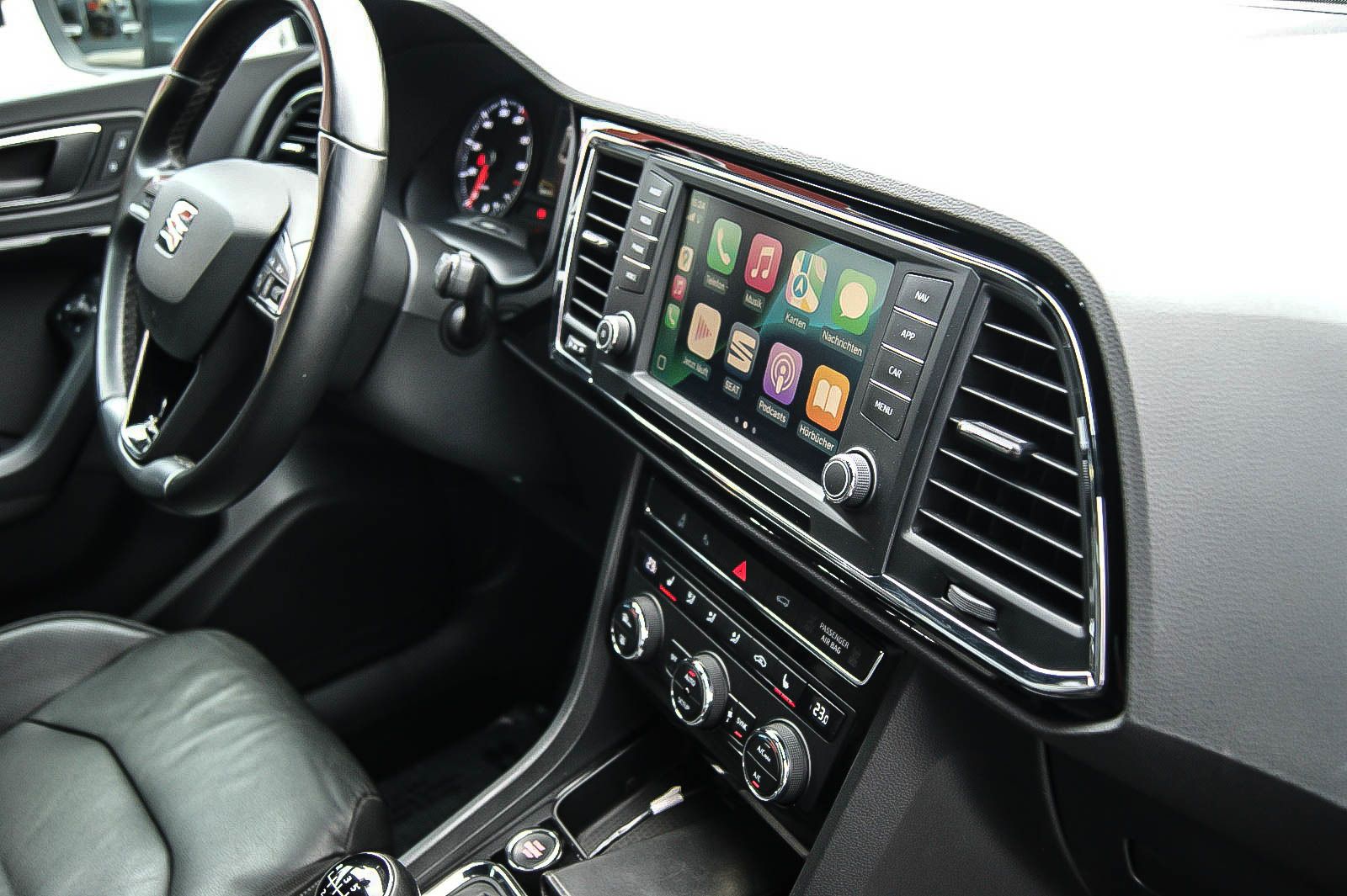 Fahrzeugabbildung SEAT Ateca 1.4TSI Xcellence LEDER NAVI 360°KAMERA ACC