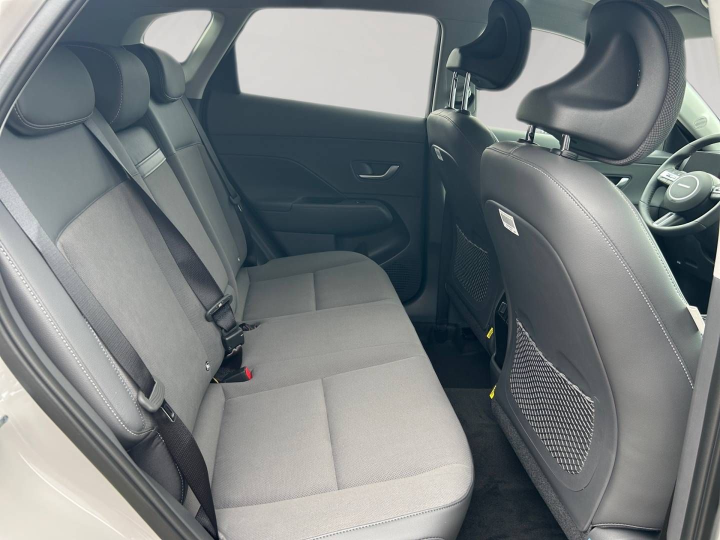 Fahrzeugabbildung Hyundai KONA 1.6 T-GDI (150 PS) Prime Teilleder, Navi, L