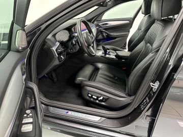 Fahrzeugabbildung BMW M550d xD ACC SoftCl 360°Panorama DispKey HUD DAB