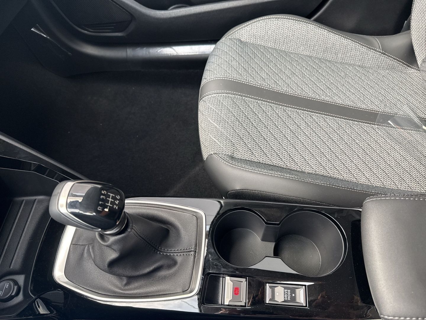 Peugeot 208 - Bild 25
