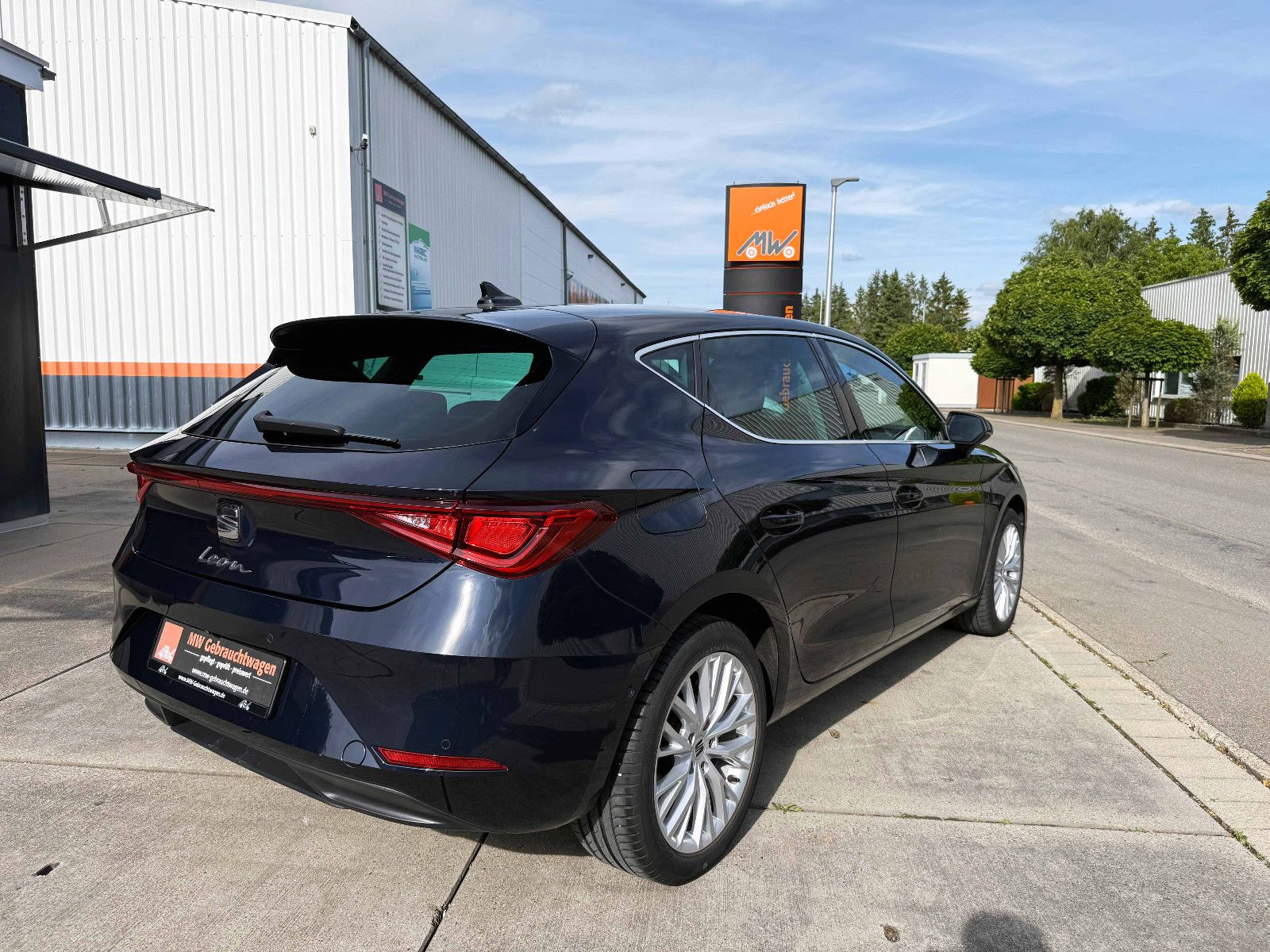 Fahrzeugabbildung SEAT Leon Xcellence 1.5TSI LED ACC KAM PDC AHK SHZ BT