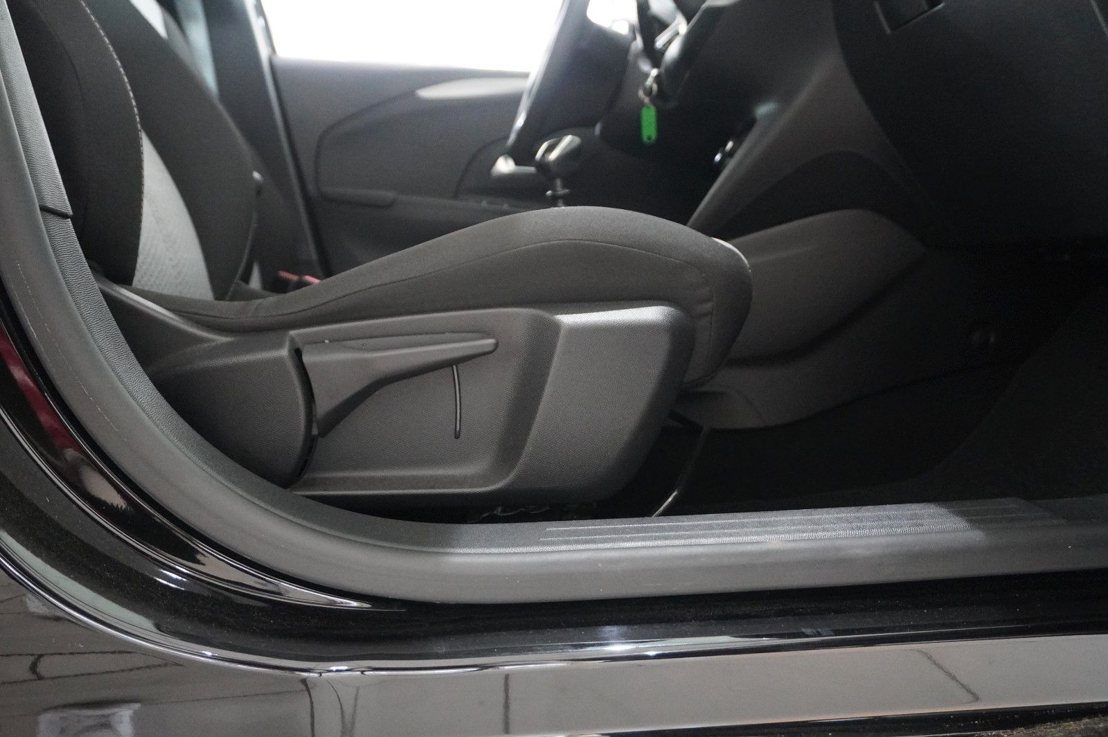 Fahrzeugabbildung Opel Corsa F 1.2 FACELIFT NAVI/LED/KAMERA/VIRT./DAB+