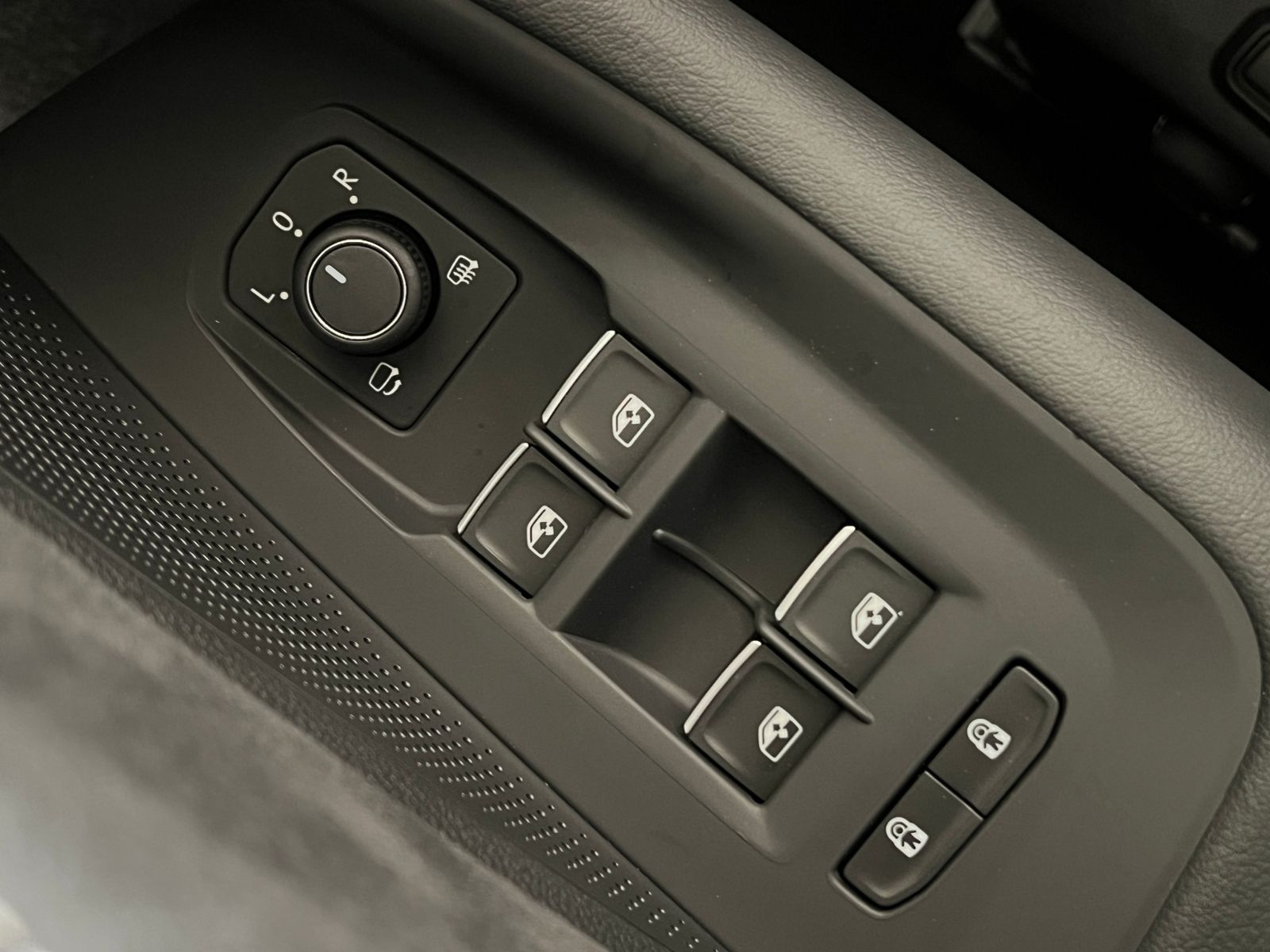 Fahrzeugabbildung Volkswagen Passat R-Line 2.0 TDI DSG 4MOTION *Black Style,P