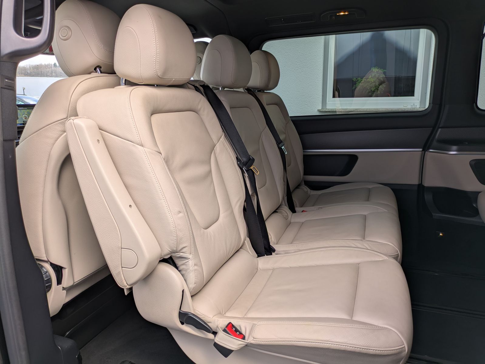 Fahrzeugabbildung Mercedes-Benz V 300 d AVANTGARDE 4MATIC lang AMG*PANO*LED*DIST