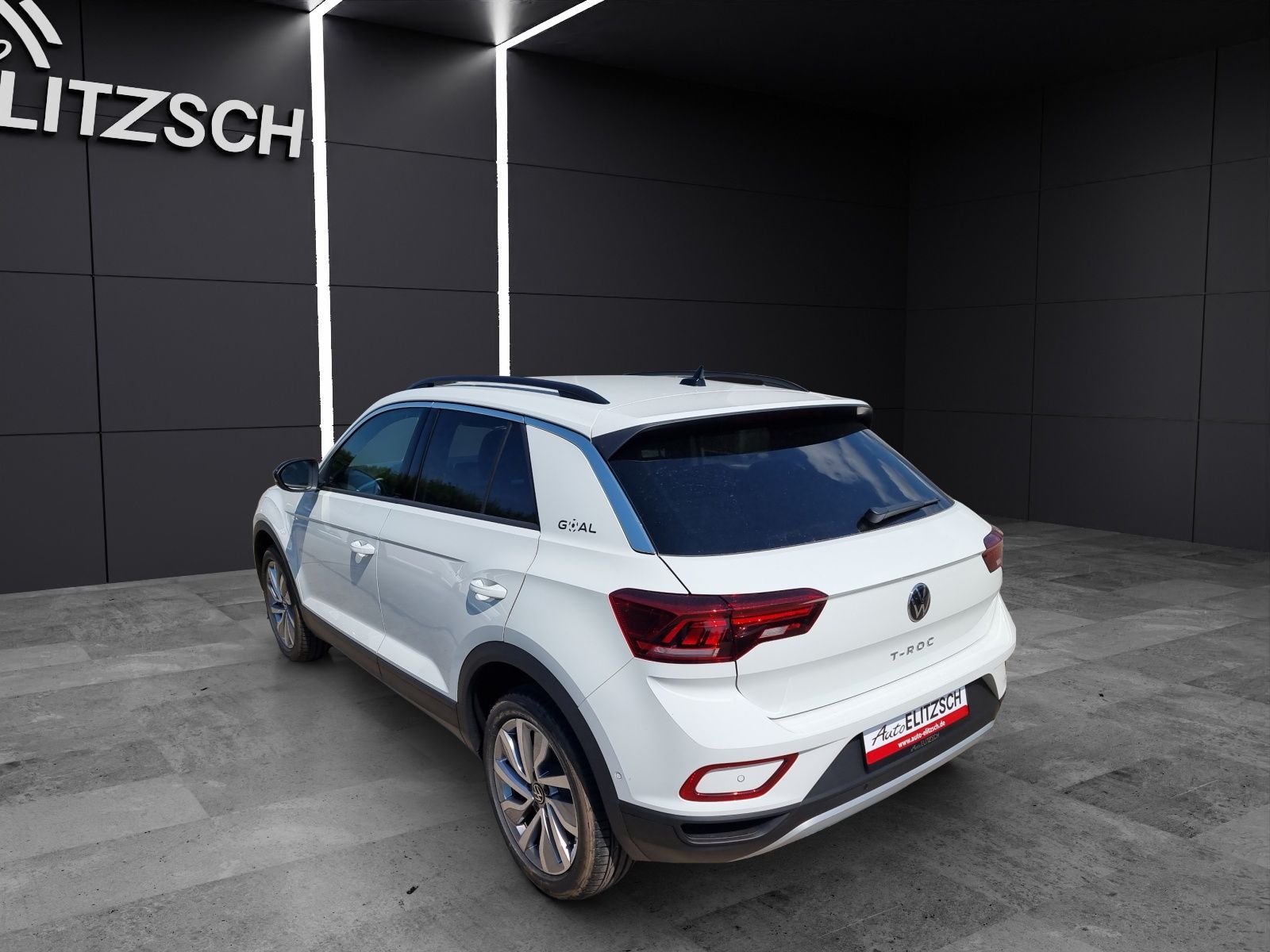Fahrzeugabbildung Volkswagen T-Roc TSI Goal DSG LED+ ACC 18" AHK SHZ RearView