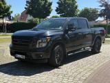 Nissan US-Nissan Titan SV | 5.6L V8 | Midnight Edition - Nissan Titan mit Benzin-Antrieb: 5.6