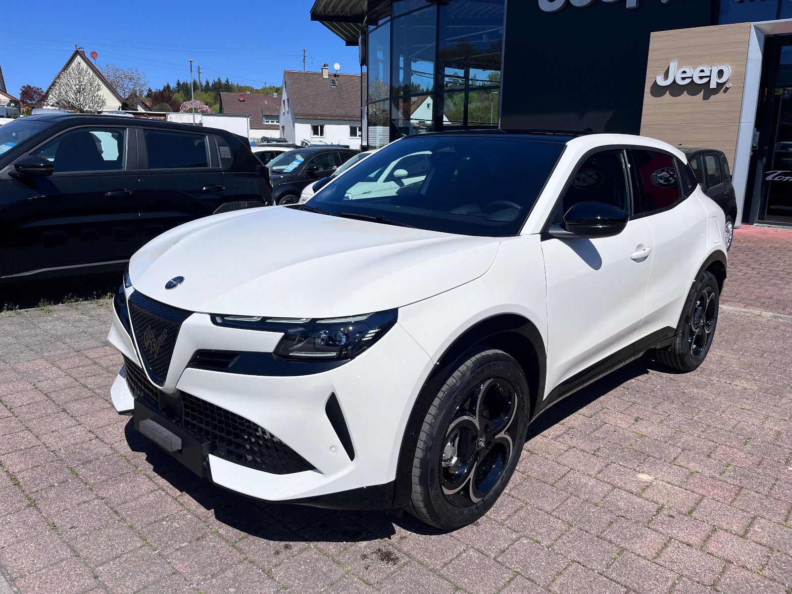 Fahrzeugabbildung Alfa Romeo Junior Ibrida 1.2 VGT 48V-Hybrid 107 kW Ti