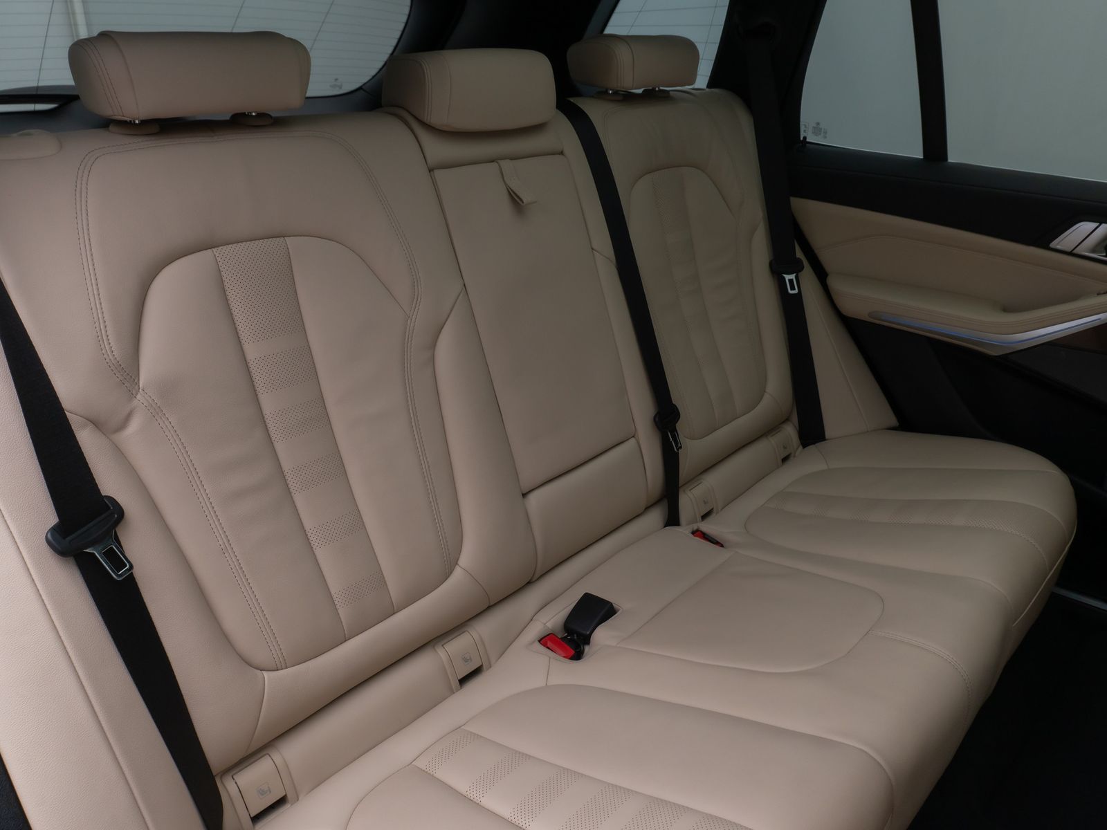 Fahrzeugabbildung BMW X5 xD45e XLine Panorama DAB H/K SoftCL AHK Sport