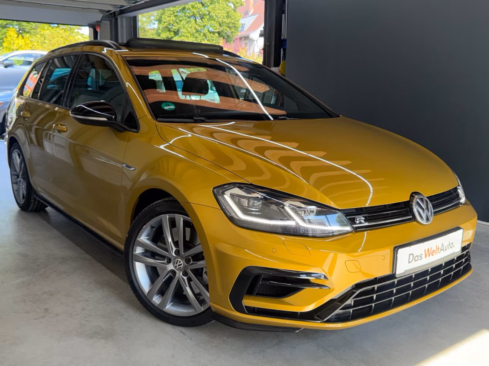 Volkswagen Golf VII R Performance 4Motion Virtual Panorama