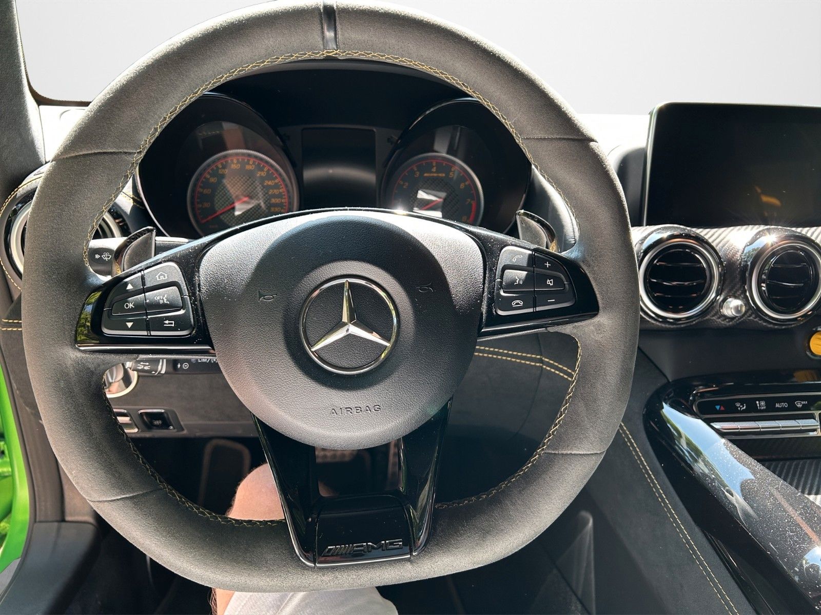 Fahrzeugabbildung Mercedes-Benz AMG GT R CARBON KERAMIK GELBKONTRAST PERFORMANCE