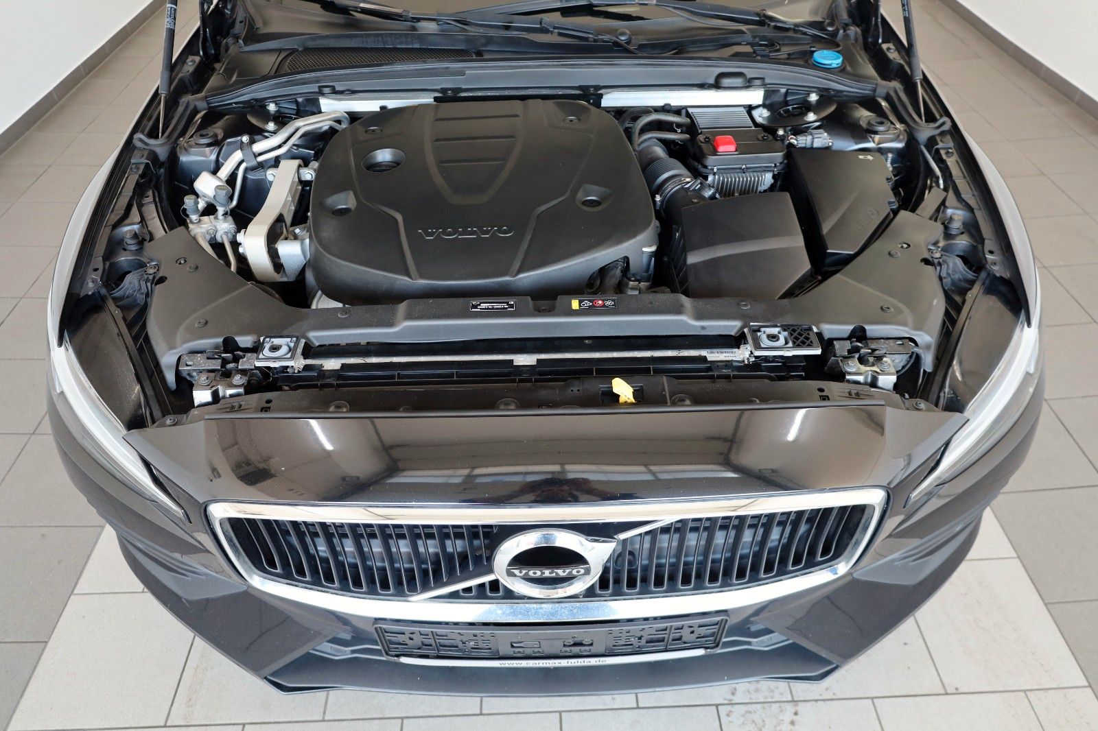 Fahrzeugabbildung Volvo V60 Kombi Momentum Pro TLeder,Navi,LED,PDC,Apple