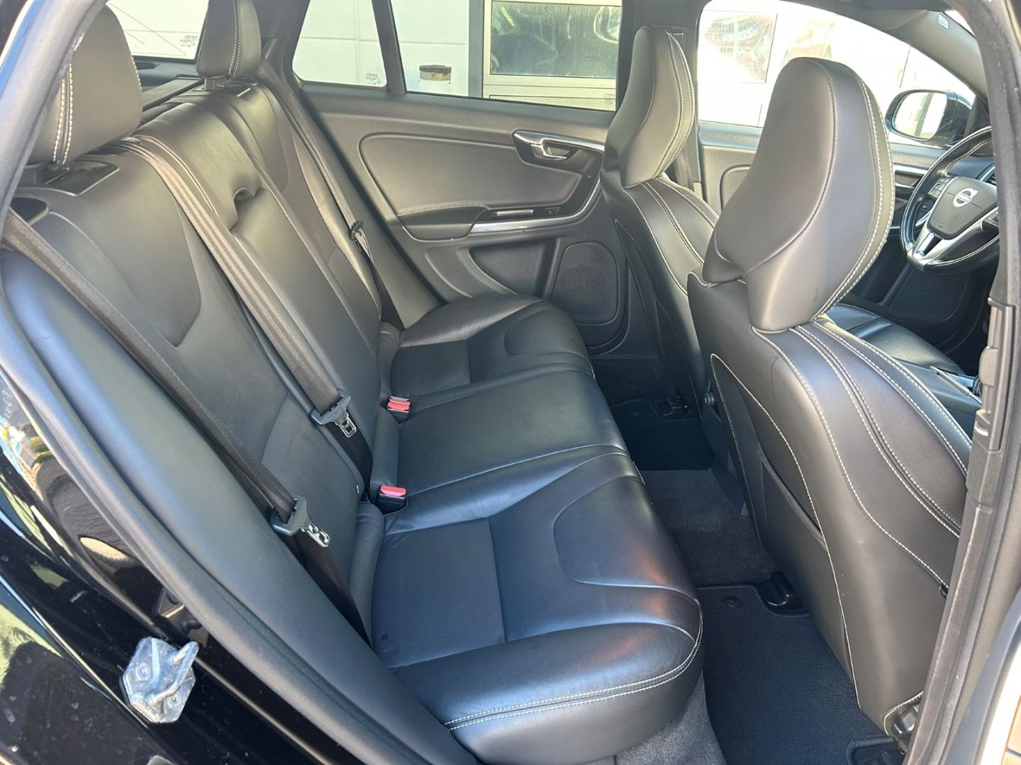 Fahrzeugabbildung Volvo V60 D3 Linje Svart Pano Leder digital SHZ H&R Ka