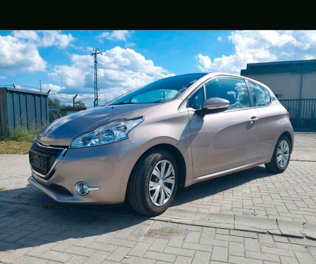 Peugeot e-208