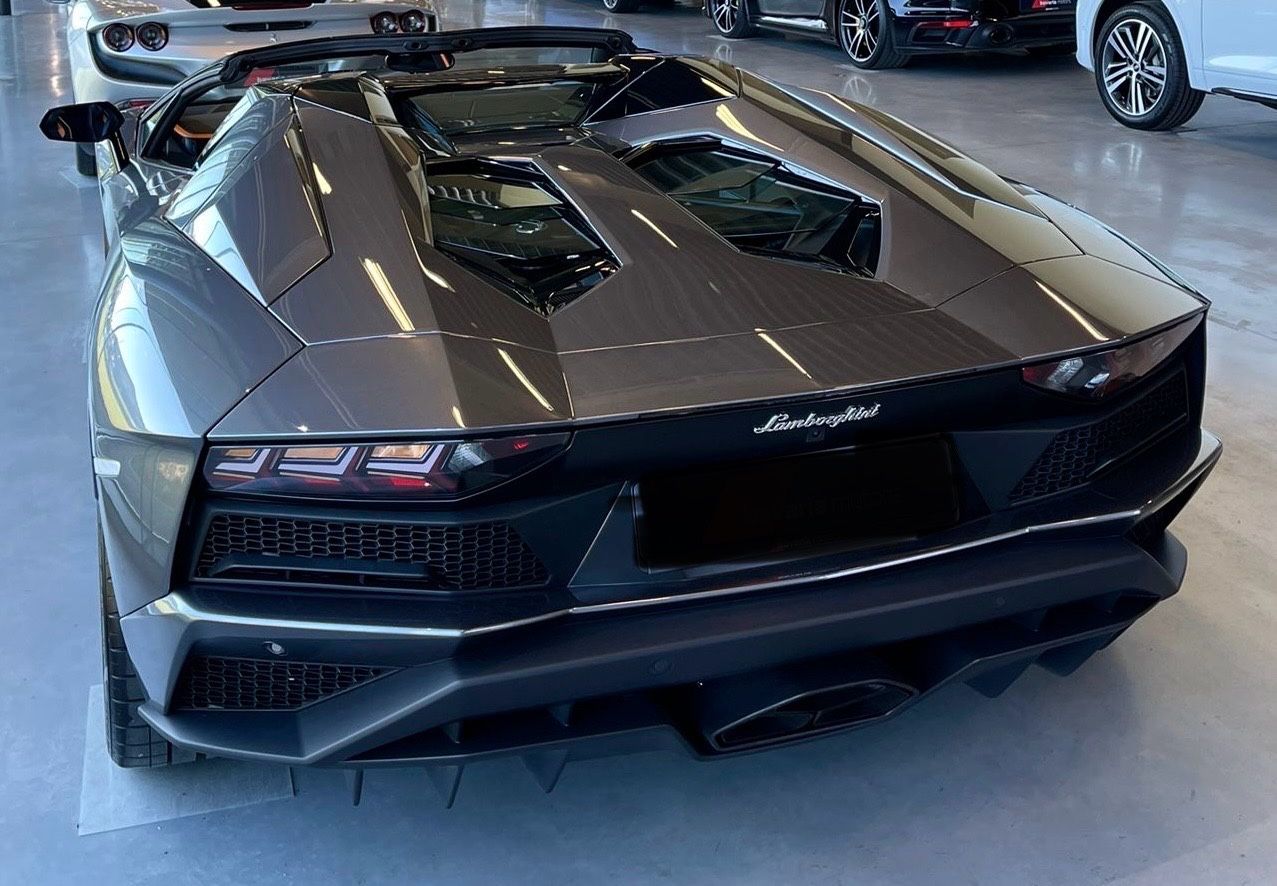 Fahrzeugabbildung Lamborghini AVENTADOR S ROADSTER CARBON LIFT TOPZUSTAND!!!